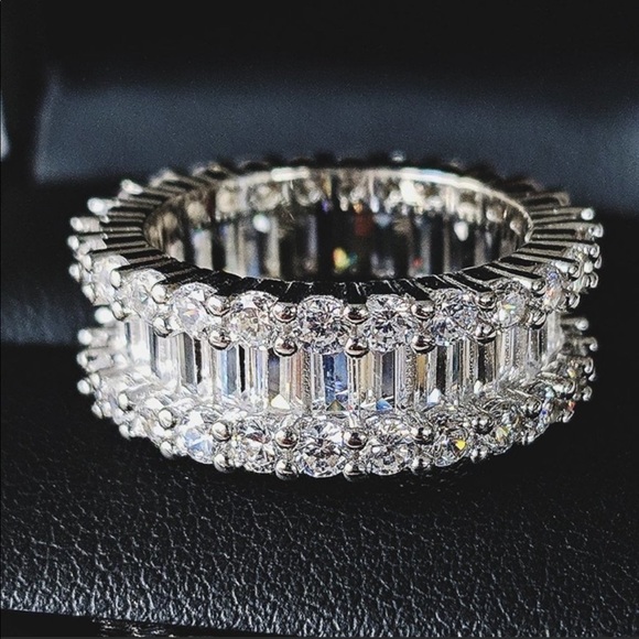 NEW💍18K Gold Baguette Round Diamond Ring - Picture 3 of 6